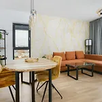 The Forest - Luxe With Free Secured Parking דירה
