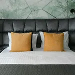 The Forest - Luxe With Free Secured Parking בראשוב