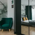 The Forest - Luxe With Free Secured Parking