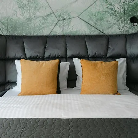 The Forest - Luxe With Free Secured Parking Brassó