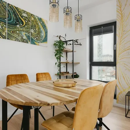 The Forest - Luxe With Free Secured Parking Apartment Brasov