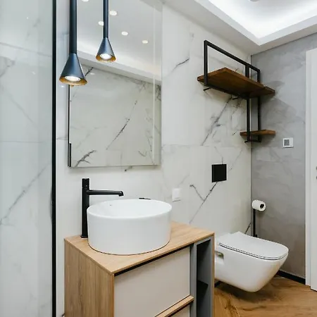 Apartman The Forest - Luxe With Free Secured Parking *