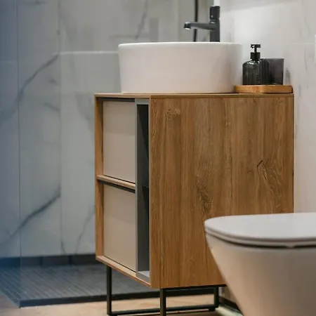 The Forest - Luxe With Free Secured Parking Apartment *