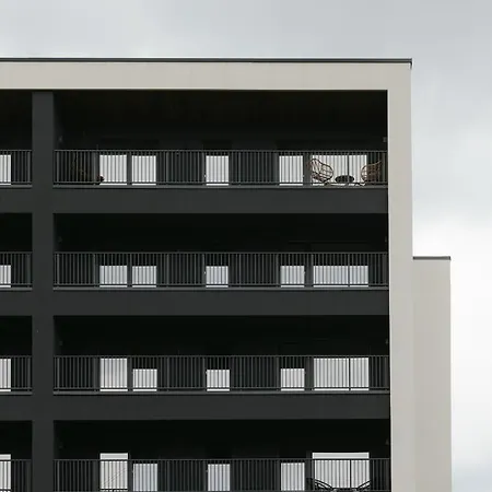 The Forest - Luxe With Free Secured Parking Apartment