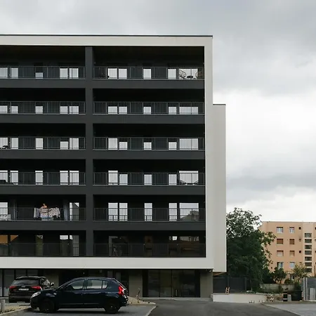 The Forest - Luxe With Free Secured Parking Apartment Brasov