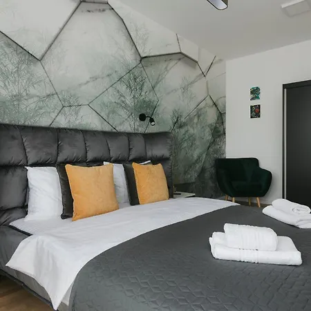 Apartman The Forest - Luxe With Free Secured Parking Brassó